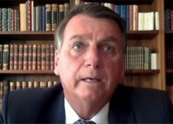 Bolsonaro aponta perseguição de Moraes e diz que ‘alguns querem Lula eleito’