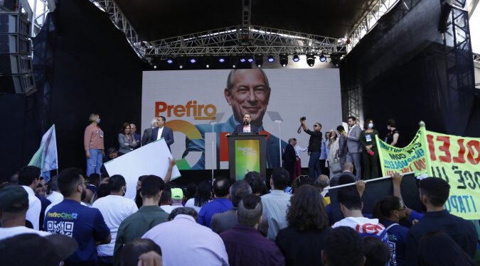Ciro Gomes é oficializado como candidato à Presidência pelo PDT: ‘Quero unir o país’