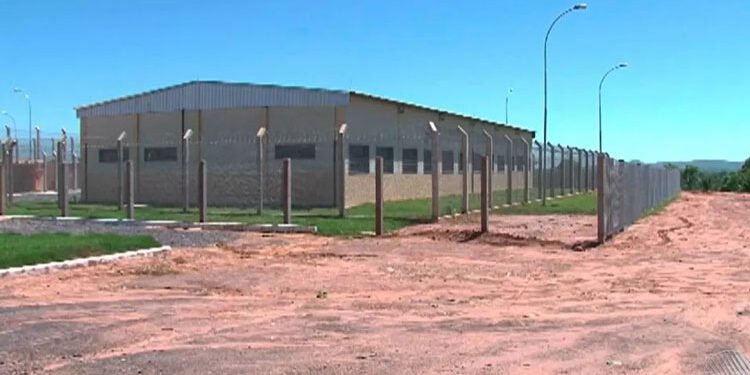 Barreiras: Mulher é presa após tentar entrar em presídio com drogas escondidas nas partes íntimas