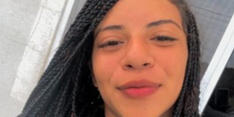 Jovem sai para encontro com rapaz e aparece morta e sem roupas em matagal