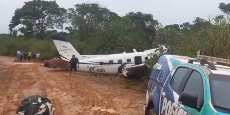 Tragédia: Avião cai no Amazonas e deixa 14 pessoas mortas