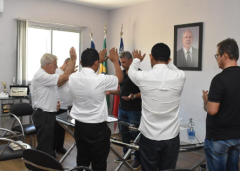 Padres abençoam gabinete da prefeitura de Guanambi