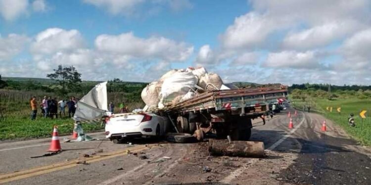 Bahia: Identificados mortos em acidente na BR-116, em Poções