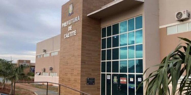 Prefeitura de Caetité abriu novo concurso com 63 vagas e salários de até R$ 4,5 mil