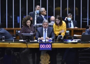Lira reajusta em 60% valor de diárias para deputados em viagens