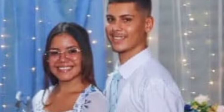 Casal de noivos morre em acidente entre motocicleta e carro na Bahia