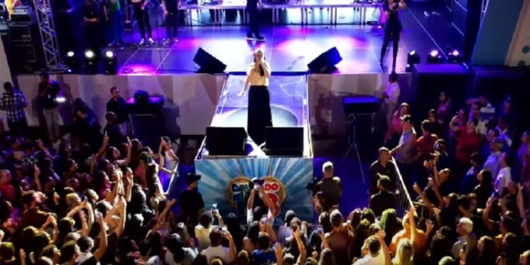 Brumado celebra 25 anos do Dia do Evangélico com a cantora Cassiane recorde de público